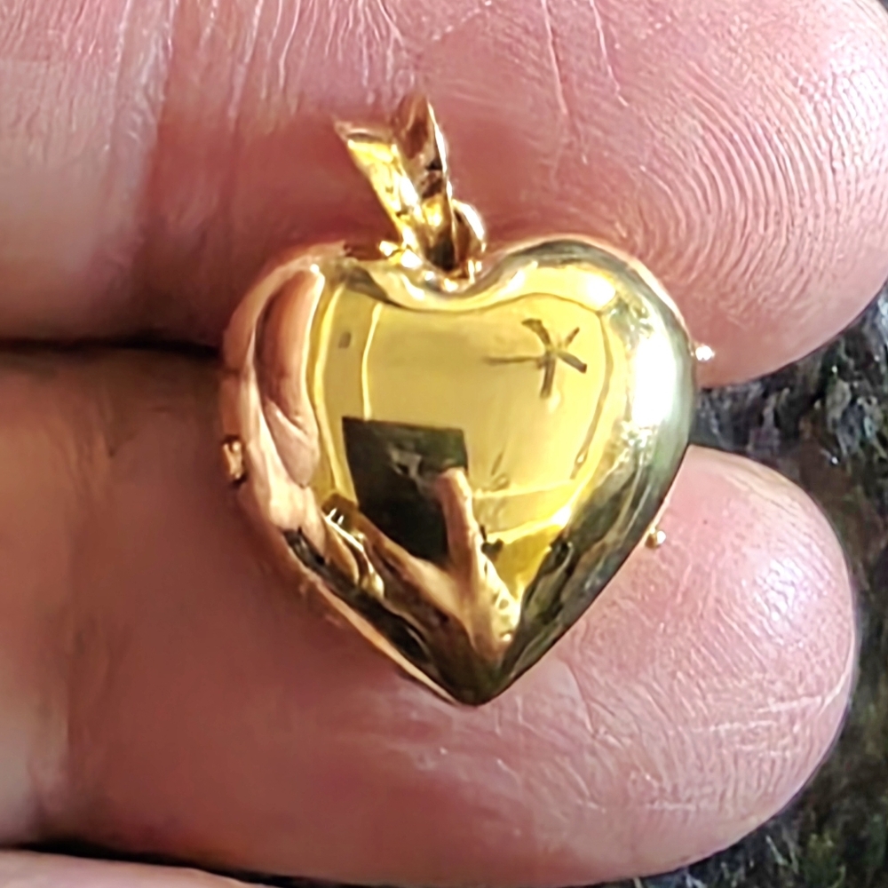 🪷18k Heart Locket Pendant